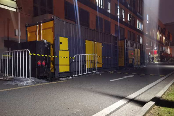 延平柴油发电机组的输出电压是如何调节的？