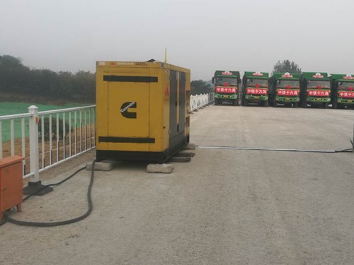 延平电力系统的稳定性和设备兼容性如何影响发电机组的频率规格？