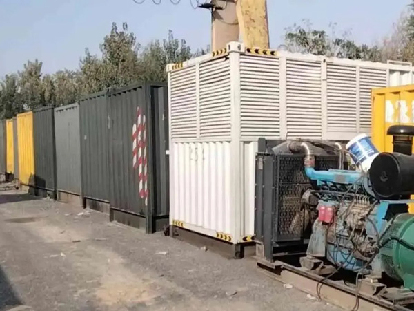 延平200KW柴油发电机机组每小时油耗是多少？